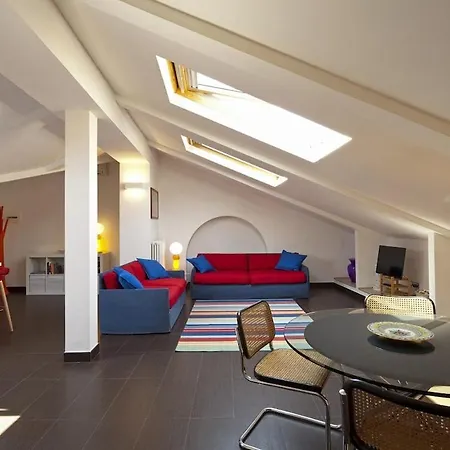 公寓 Incantevole Mansarda Al Centro Storico